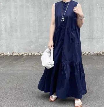 메종 드 돌체 티어드 슬리브리스 네이비 원피스