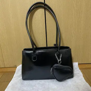 블랙 핸드백 하트 모양 파우치 포함