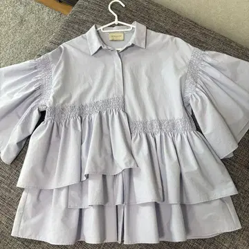 유나이티드 애로우즈 연보라 프릴 벌룬 슬리브 셔츠