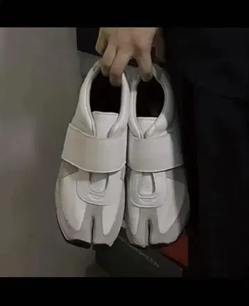 시착만 한 새상품 타비 스니커즈