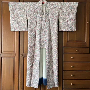 새상품급 코몬 순수 실크 부채 무늬 화이트 베이스에 다색 사용