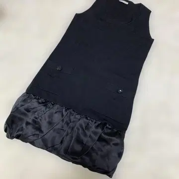 ADORE 슬리브리스 튜닉 블랙