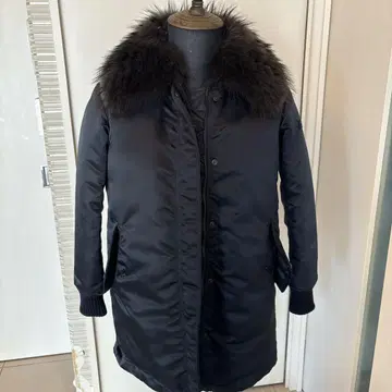 TATRAS 블랙 다운 자켓 퍼 카라 부착