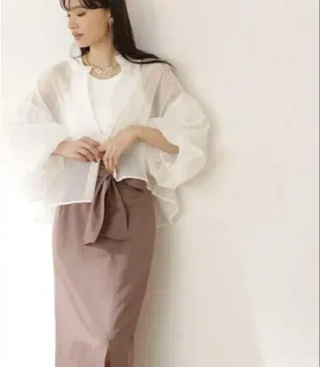 NATURAL BEAUTY BASIC 시어 볼륨 퍼프 슬리브 셔츠