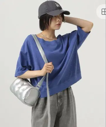 반팔 오프숄더 티셔츠