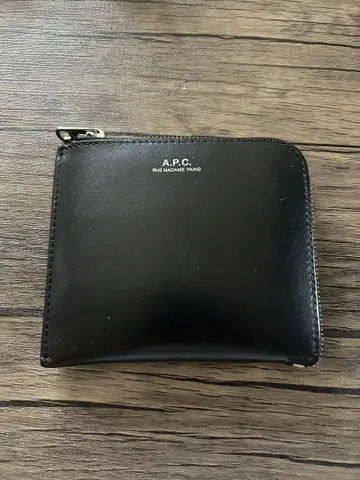 A.P.C. 블랙 가죽 코인 케이스