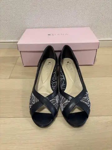 DIANA 레이스 무늬 오픈토 샌들