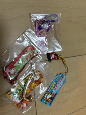 헬로키티 지역 한정 스트랩 세트 4개