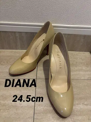 DIANA 베이지 에나멜 펌프스