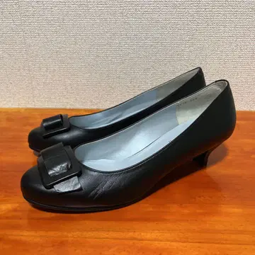새상품급 긴자 카네마츠 아쿠아벨 24.5cm 가죽 블랙 펌프스