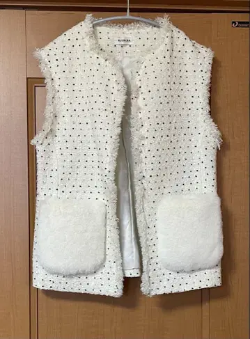 [ 미사용 새상품 ] bluelea Dot tweed fur gilet