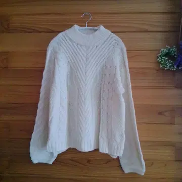 wcloset 아이보리 케이블 니트 하이넥 스웨터