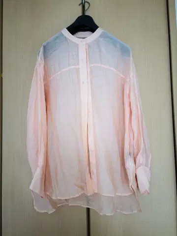 w closet 살몬 핑크 긴팔 시어 셔츠