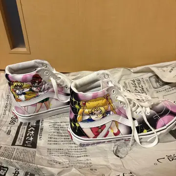 세일러문 하이컷 스니커즈