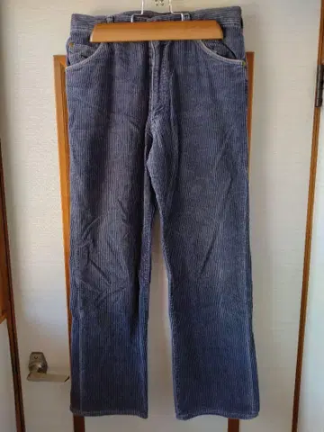 Wrangler 네이비 컬러 코듀로이 스트레이트 팬츠