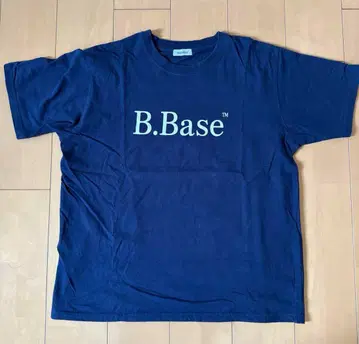 B.Base 네이비 T셔츠