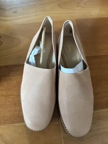 Clarks 베이지 플랫슈즈