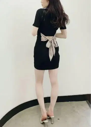 GYDA 반팔 타이트 핏 미니 원피스 리브 니트 백리본