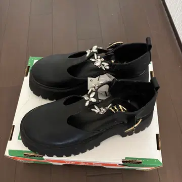 새상품 ZARA 비쥬 장식 통굽 로퍼