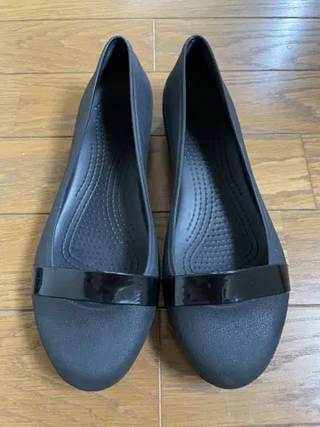 CROCS 브린 플랫 펌프스