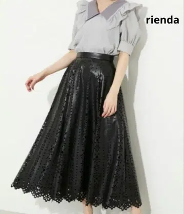 [택 포함 새상품] rienda 컷워크 페이크 가죽 꽃무늬 롱 스커트