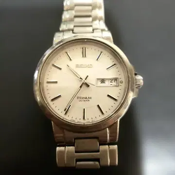 SEIKO 티타늄 손목시계 20BAR 날짜 표시