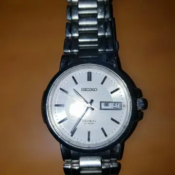 SEIKO 티타늄 손목시계 20BAR 7N43-7880