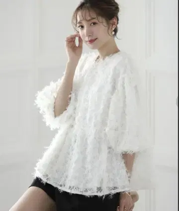 메라키 벌룬 슬리브 블라우스 화이트 반팔 상의