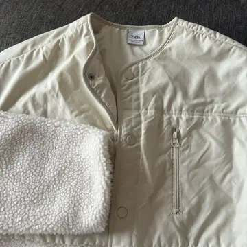 ZARA 화이트 아우터