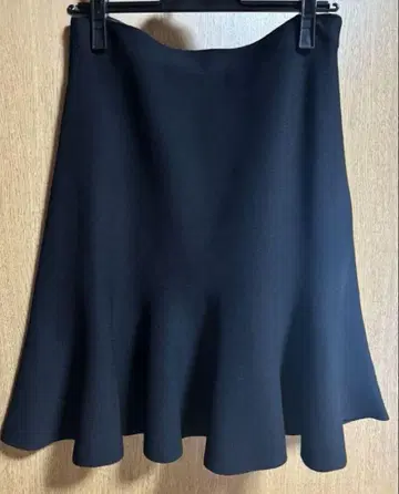 폴카 블랙 플레어 스커트