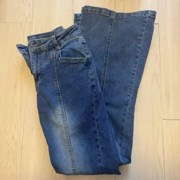 HELENE PARIS 부츠컷 데님 팬츠 딥 블루
