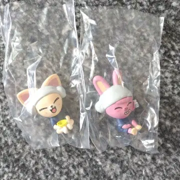 고양이와 토끼 피규어 세트