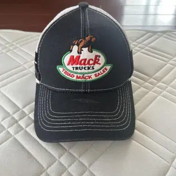 Mack Trucks 트래커 햇 블랙/화이트