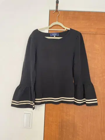 M'S GRACY 블랙 플레어 슬리브 상의 40