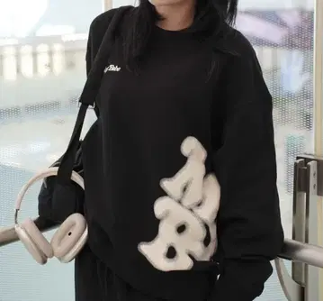 MySugarBabe dot logo sweat