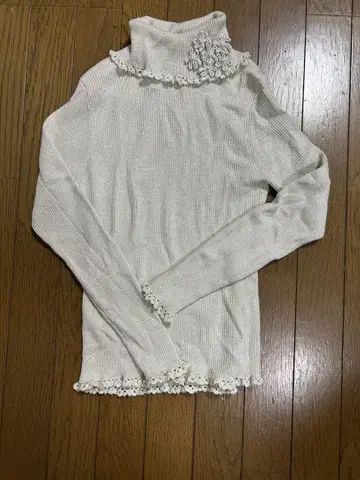 갤러리 비스콘티 아이보리 하이넥 니트