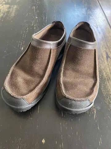 00s Clarks brown slipon