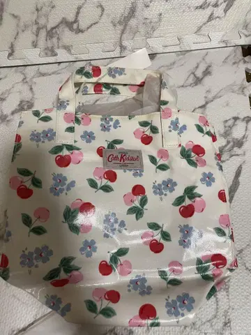 Cath Kidston 체리 패턴 핸드백
