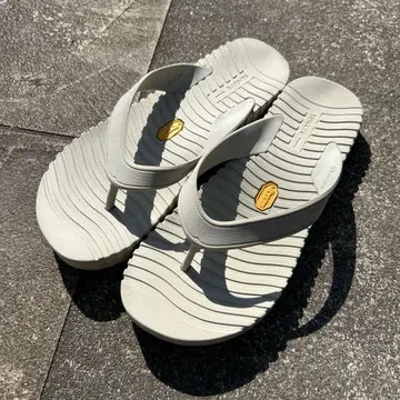 SUICOKE 샌들