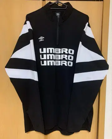 UMBRO 더 써드 웜업 탑 새상품급