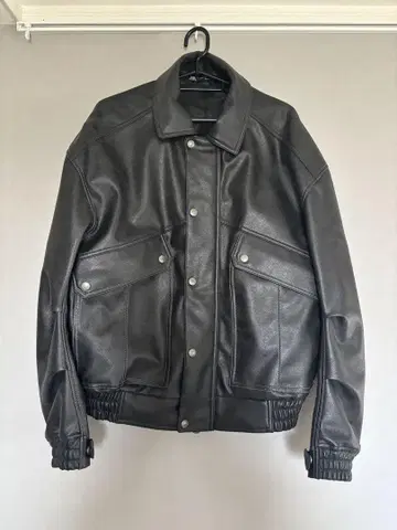 [ ZARA ] 블랙 가죽 자켓