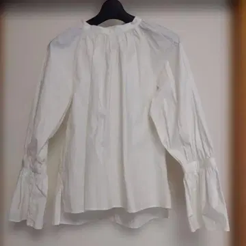 SLOBE IENA 플레어 소매 화이트 블라우스