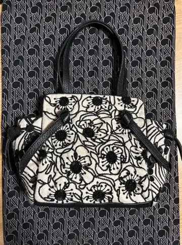 자망 퓌슈 플라워 백 새상품급