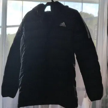 adidas 블랙 다운 자켓 후드 부착