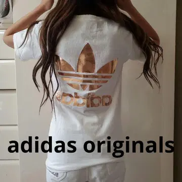 adidas 로고 T셔츠 화이트 희귀한 디자인 정말 귀여워