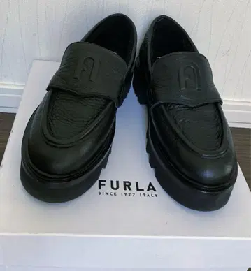 가격 협의 가능 ] FURLA 로퍼 25~25.5cm용