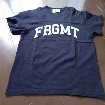 FRAGMENT UNIVERSITY 로고 T셔츠 design FRGMT