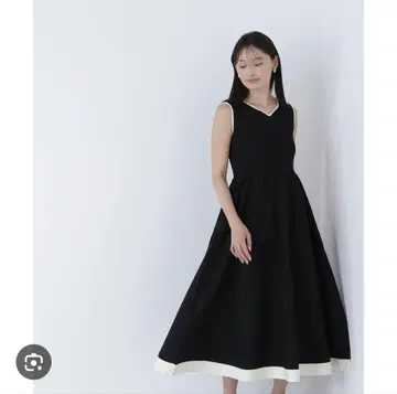 NATURAL BEAUTY BASIC 바이컬러 뉴앙스 넥 니트 원피스