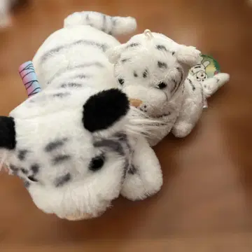 화이트 타이거와 어린이 봉제 인형 세트