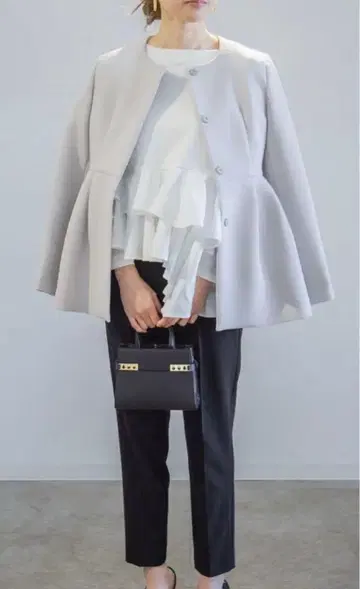 엠도트 em. 노카라 페플럼 자켓
